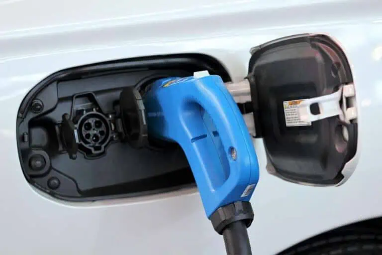 Solution Parking Bordeaux-Mérignac est équipé de bornes de recharges pour les véhicules électriques