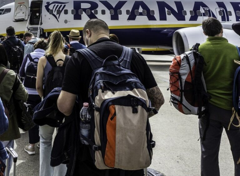 take advantage of low-cost flights from bordeaux merignac