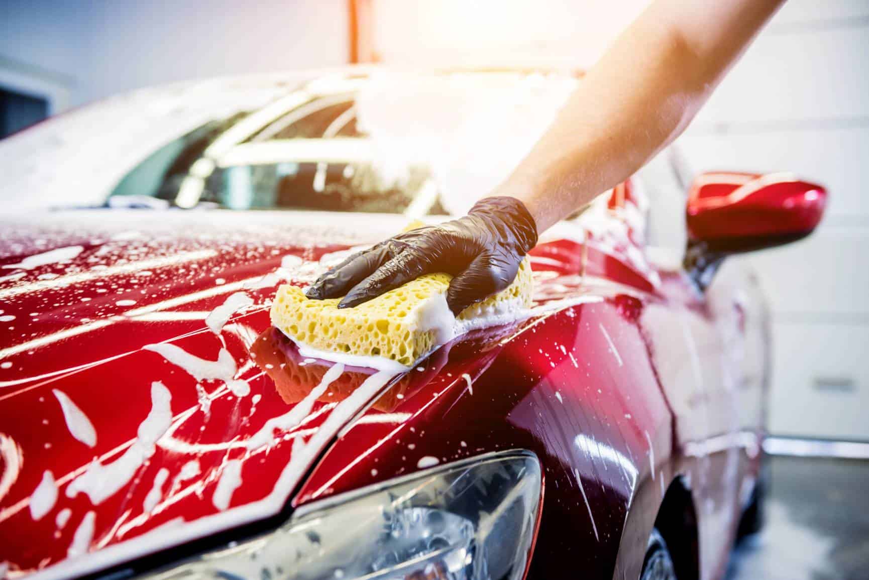 Lavage à la main d’un véhicule pendant le séjour de son propriétaire